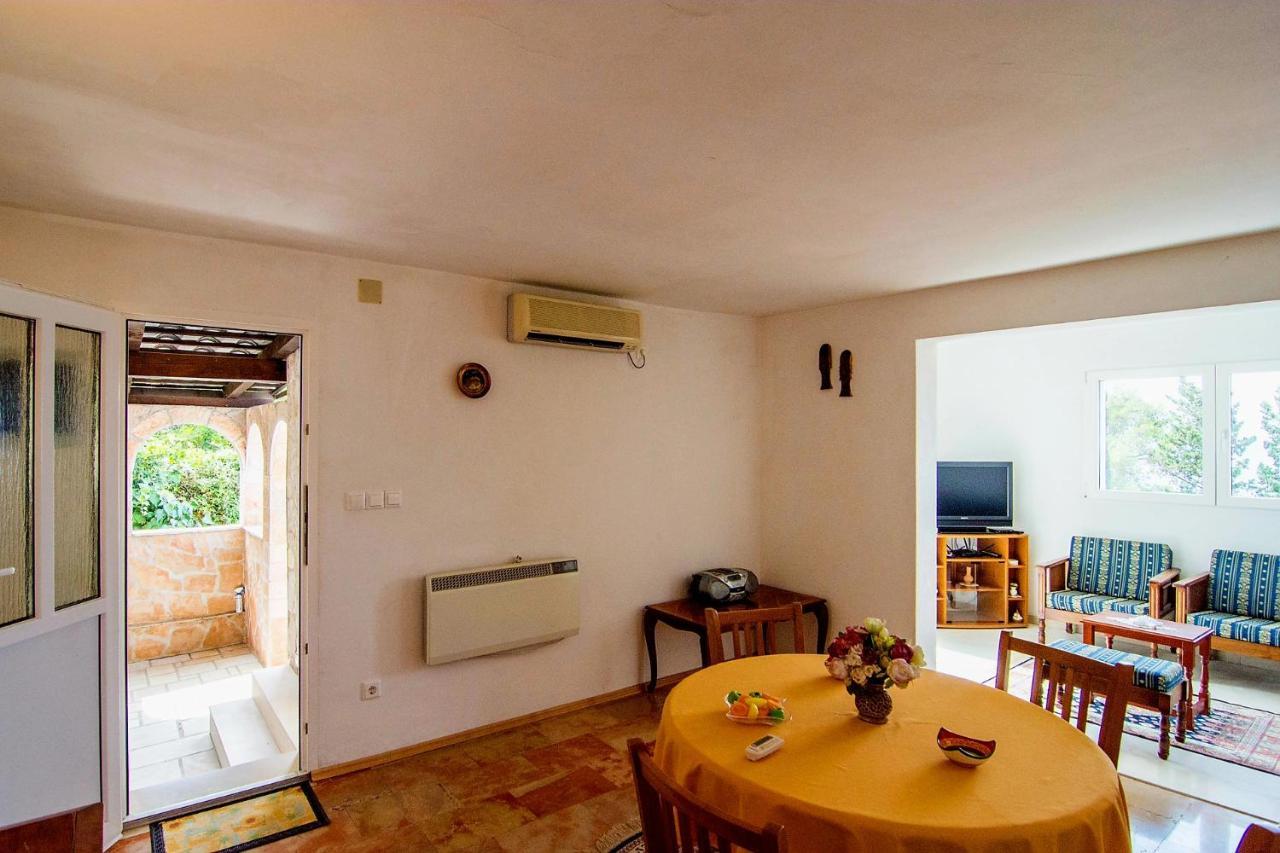 Beach House Splitska Ngoại thất bức ảnh