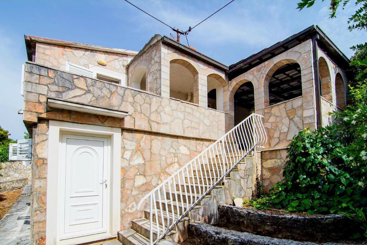 Beach House Splitska Ngoại thất bức ảnh