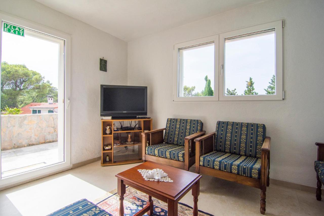 Beach House Splitska Ngoại thất bức ảnh