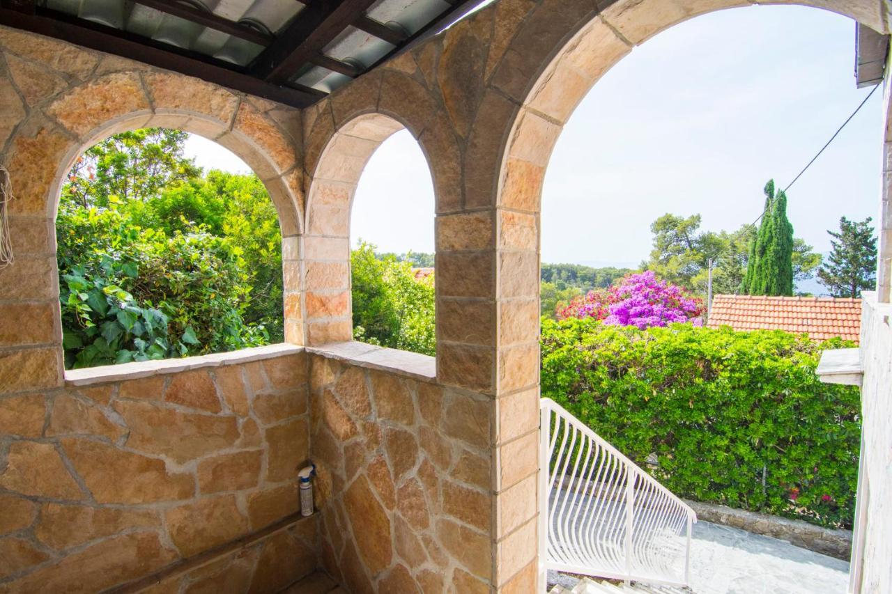 Beach House Splitska Ngoại thất bức ảnh